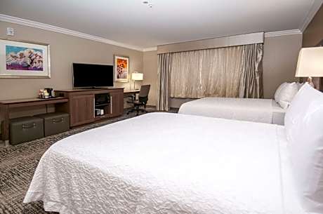 Queen Room with Two Queen Beds - Hearing Access/Non-Smoking