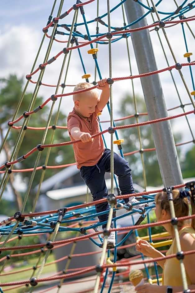 Ringsjöstrand Camping, Hotell och Stugby