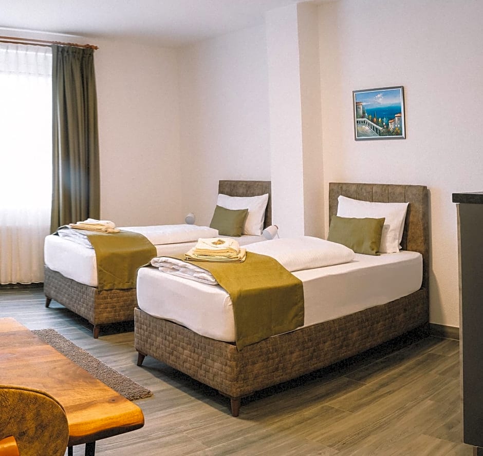 E&B Hotel