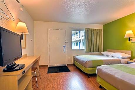 2 Full Beds | Micfridge