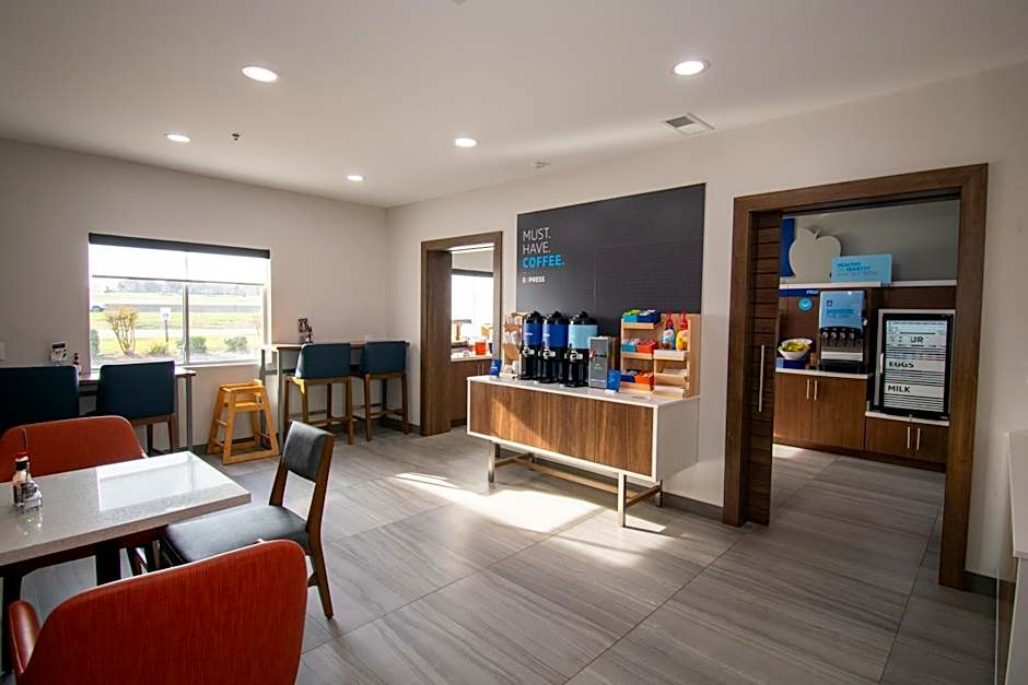 HOLIDAY INN EXPRESS AND SUITES SULPHUR SPRINGS By IHG