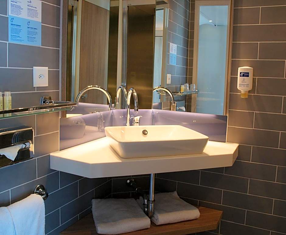 Holiday Inn Express Zürich Airport By IHG