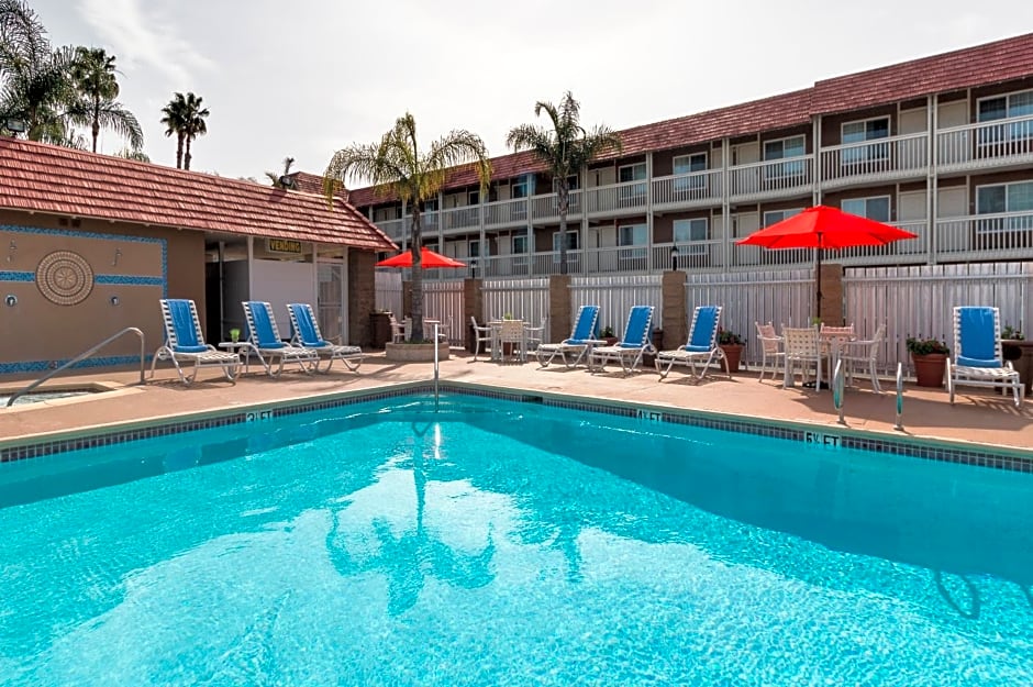 Ramada by Wyndham Costa Mesa/Newport Beach