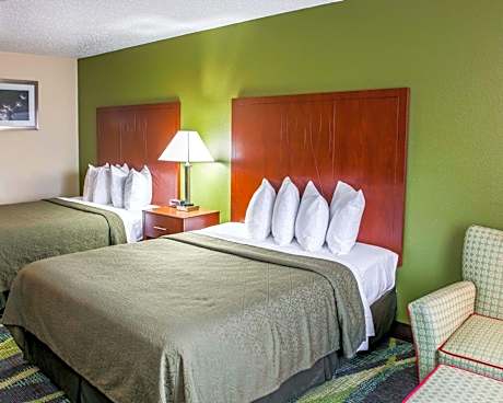 Queen Room with Two Queen Beds - Accessible/Non-Smoking 