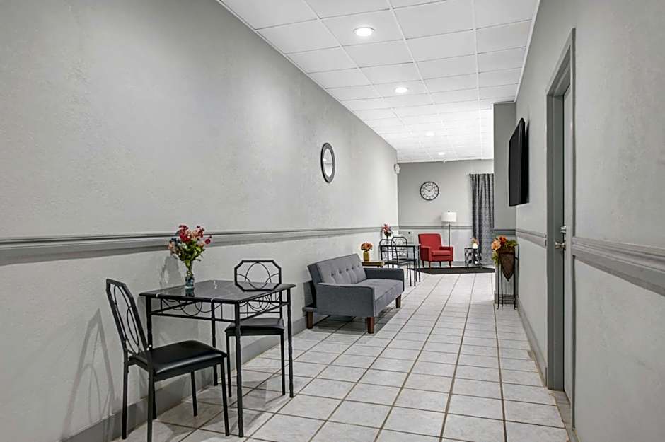 Motel 6 Chickasha, OK