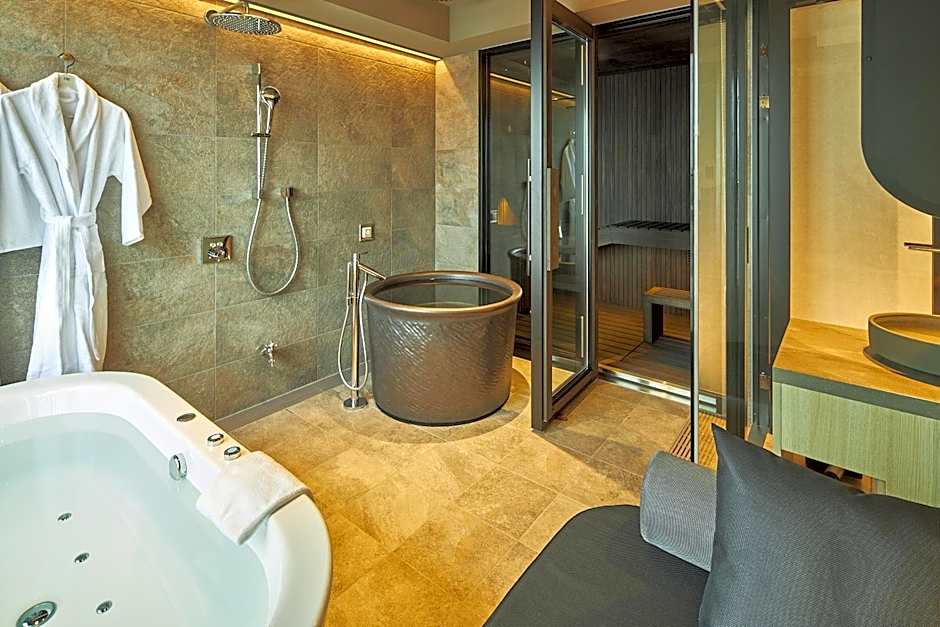 FAV LUX Kagoshima Tenmonkan