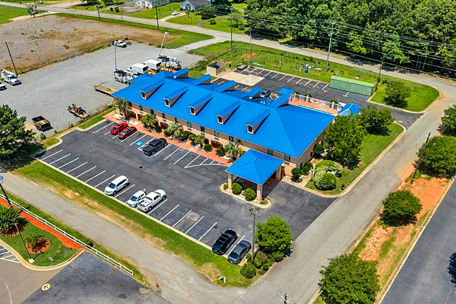 Gray Inn & Suites