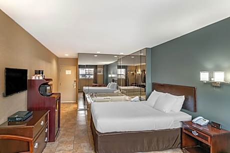 Queen Room with Whirlpool - Non Smoking