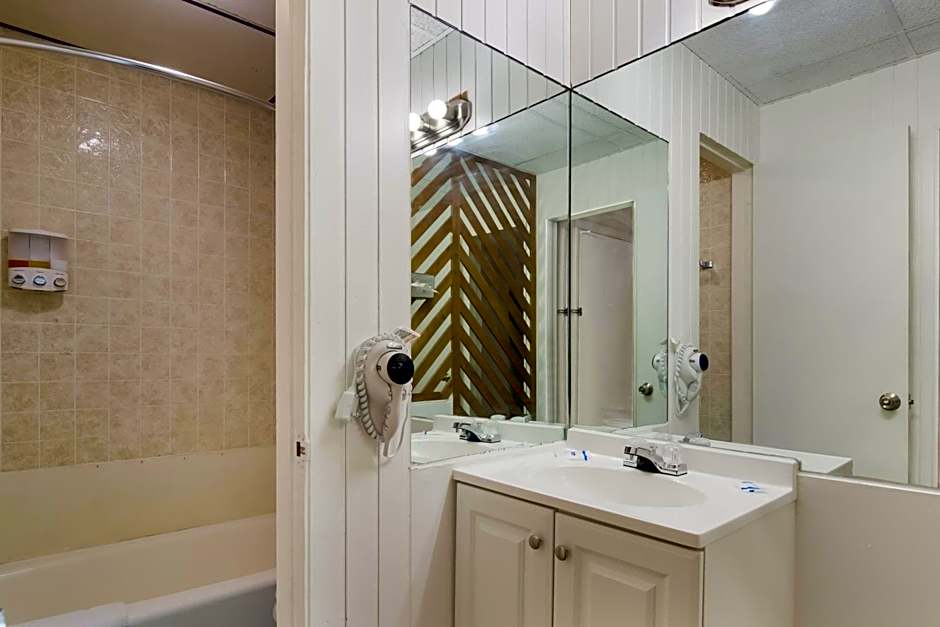Rodeway Inn & Suites Sidney Historic Downtown I-80