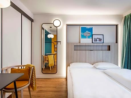 Studio with Twin Beds