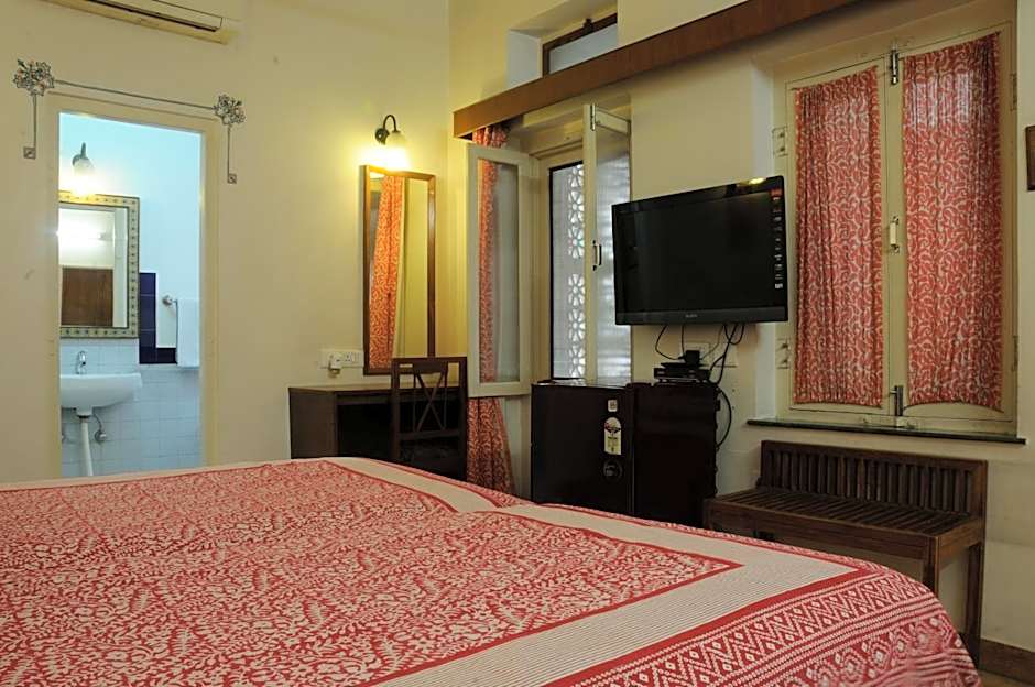Hotel Arya Niwas