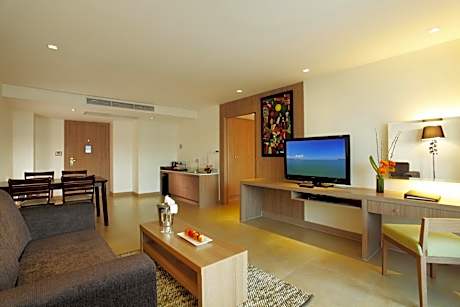 CENTARA 1 BEDROOM SUITE - KING+SOFA BED