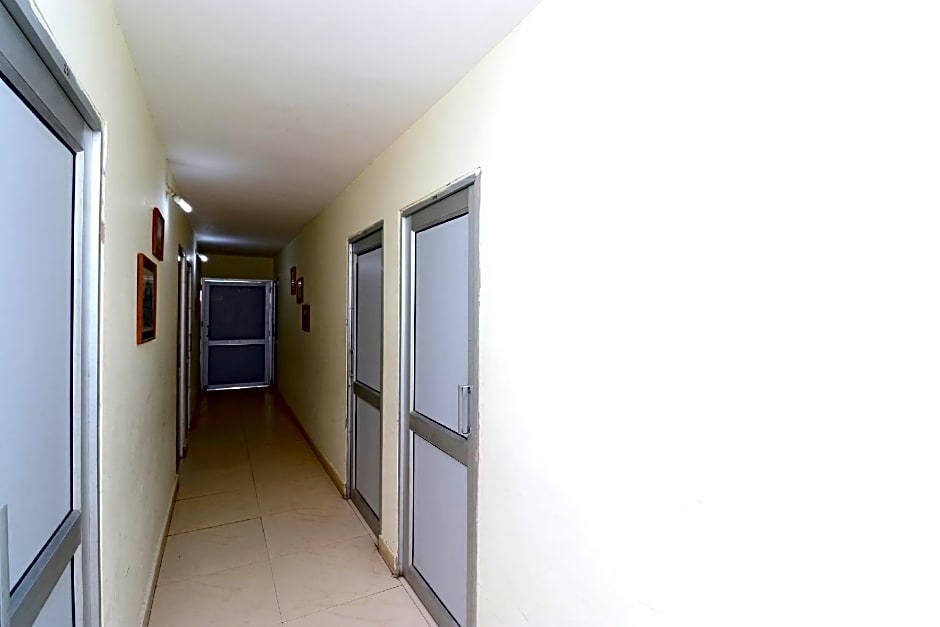 OYO 24525 Hotel Country Lodge