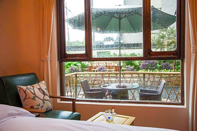 Show Year Reminiscence Hotel