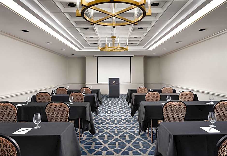 Hotel Phillips Kansas City Curio Collection by Hilton