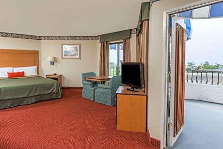 King Suite with Ocean View - Non-Smoking