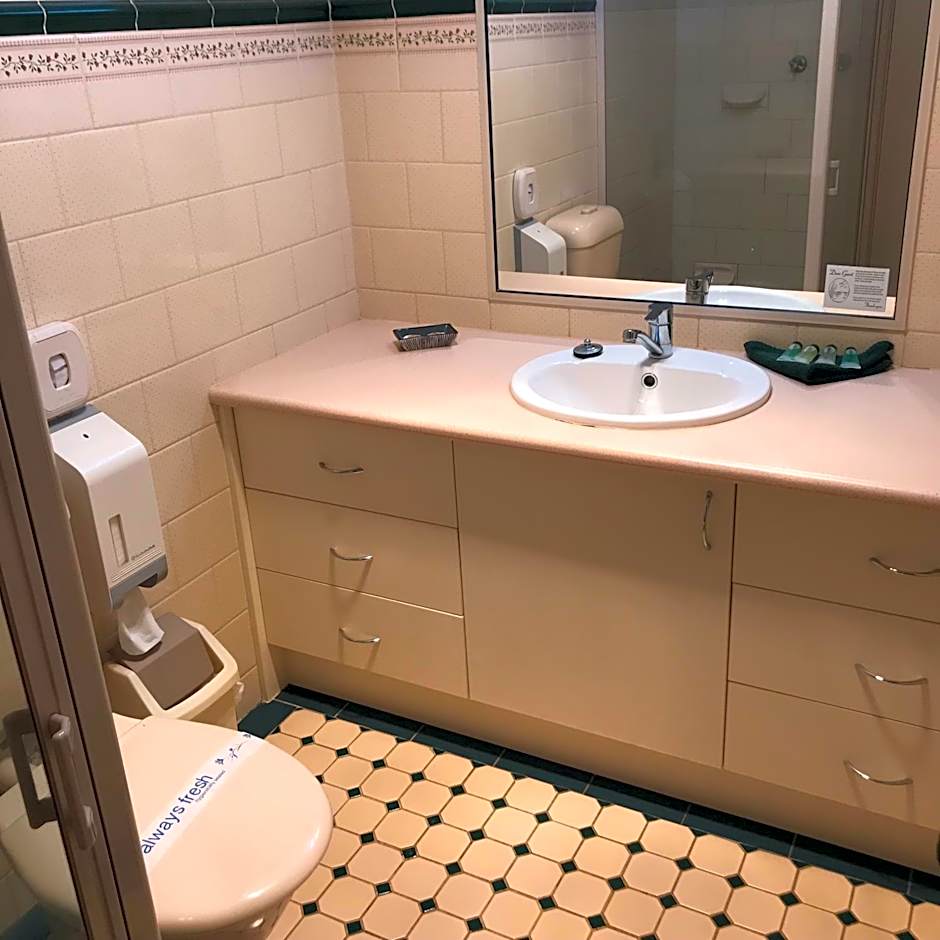 The Lodge Outback Motel