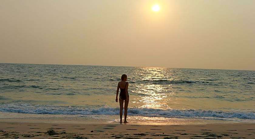 Mayas Beach House - Boutique Serviced Villa