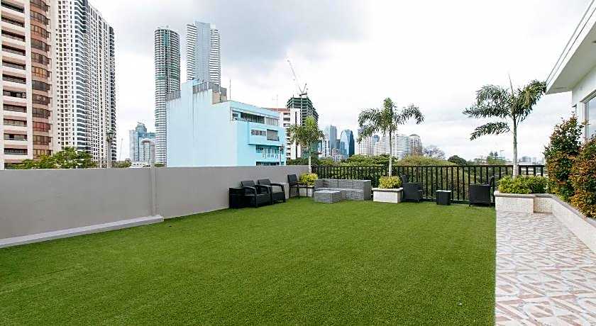 RedDoorz Plus @ Robinson's Circle (Quarantine Hotel)