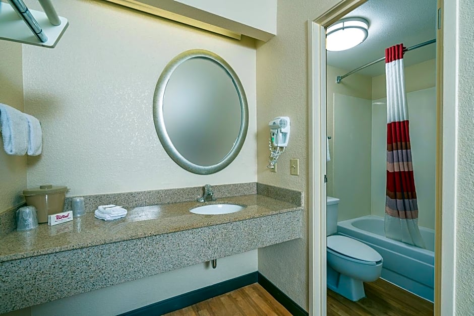 Red Roof Inn Cleveland Airport - Middleburg Heights