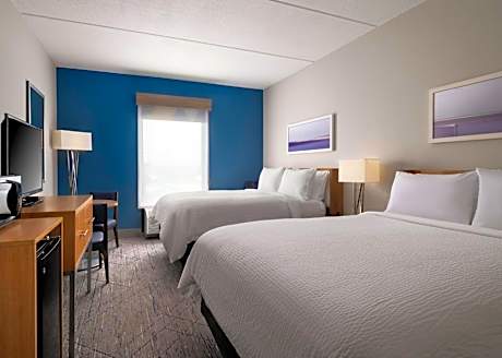 Standard Queen Room with Two Queen Beds and Mobility Accessible Tub