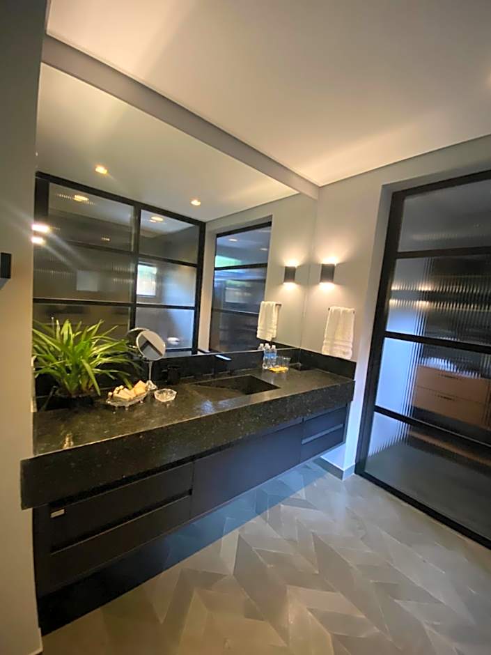 Exclusive Oásis by Lotta De Macedo Soares