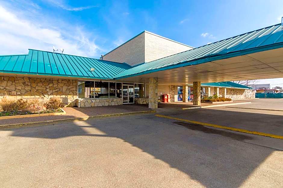 Rodeway Inn Arlington Entertainment District Area