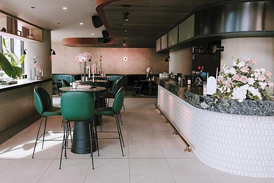 Midnight Hotel, Autograph Collection