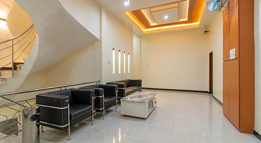 RedDoorz Plus near Ramayana Pematangsiantar