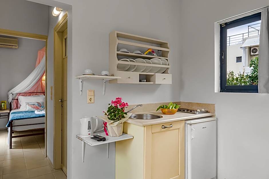 Golden Bay Apartments-Garden Haven