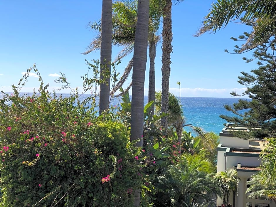 Seaside Laguna Inn & Suites