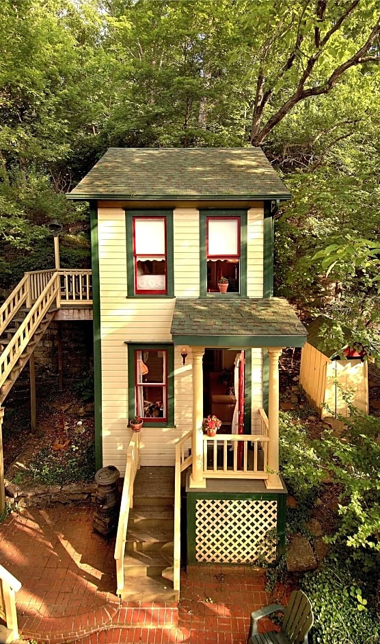 Peabody House Historic Inn And Cottages