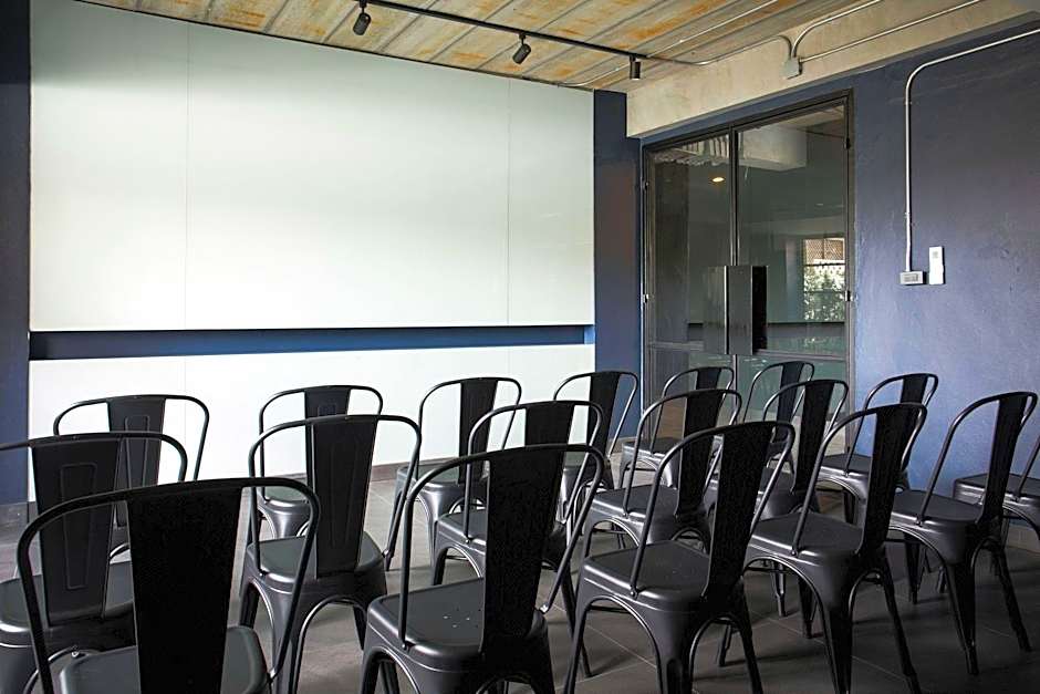 Theorie Hotel Sukhumvit 107 by SLH