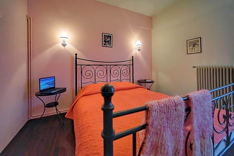 To Balkoni tis Agorianis