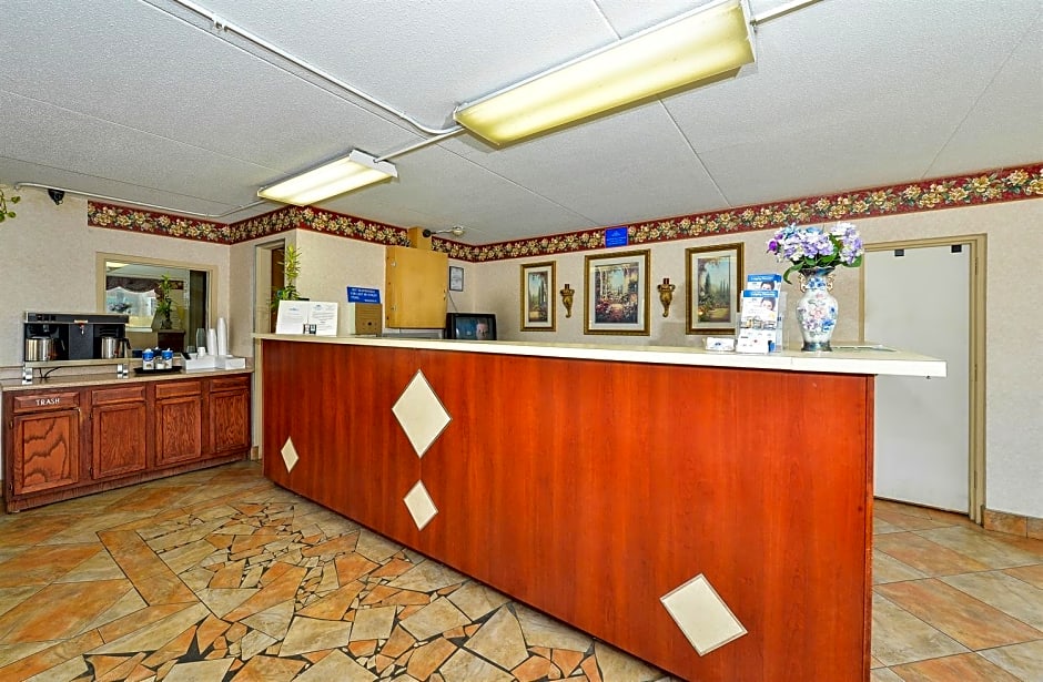 Americas Best Value Inn & Suites-Knoxville North