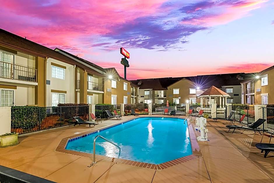 Red Roof PLUS+ & Suites Knoxville West-Cedar Bluff