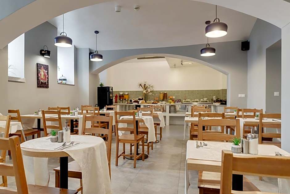 Royal Court Hotel