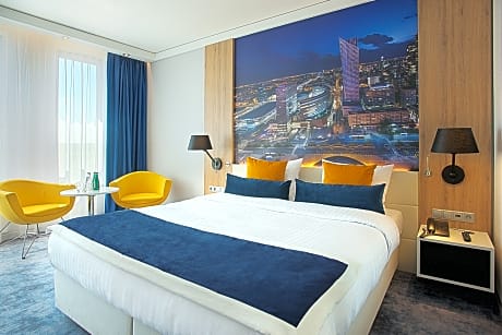 Superior Room - 1 King Bed 25Sqm Free Wifi Living Area Shower