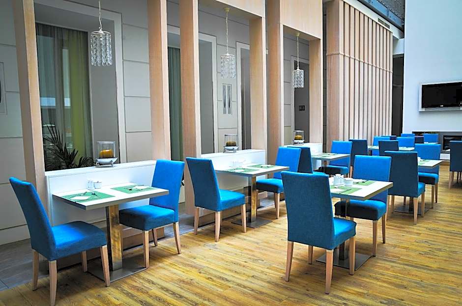 Atrium Fashion Hotel