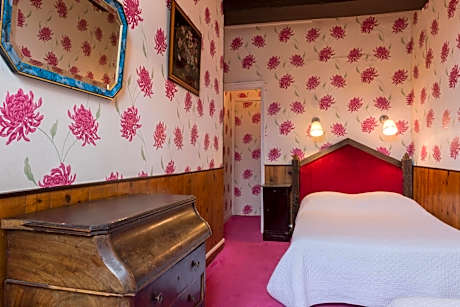 Quadruple Room view on Noter-Dame