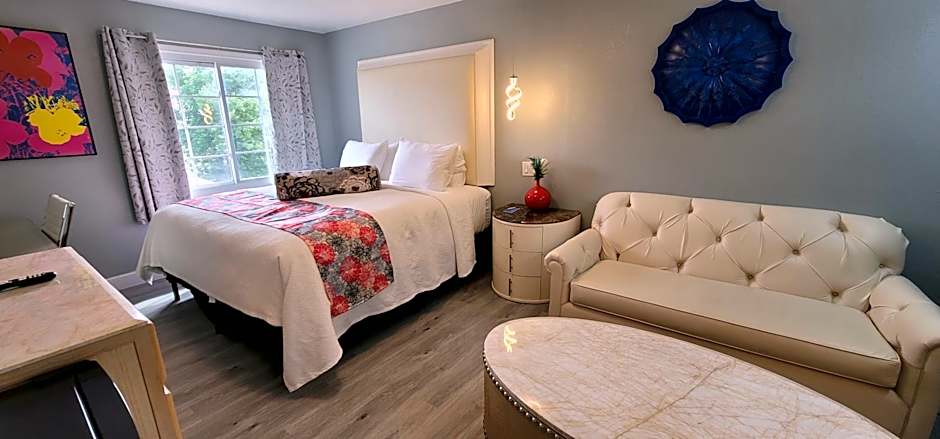 Dragonfly Inn & Suites