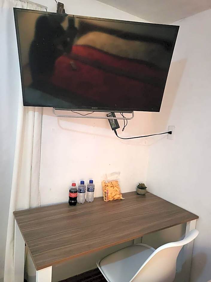 Casa Vázquez , "Como en casa" , hospédate con nosotros y recibirás una atención personalizada, servicio y confort nos distingue.