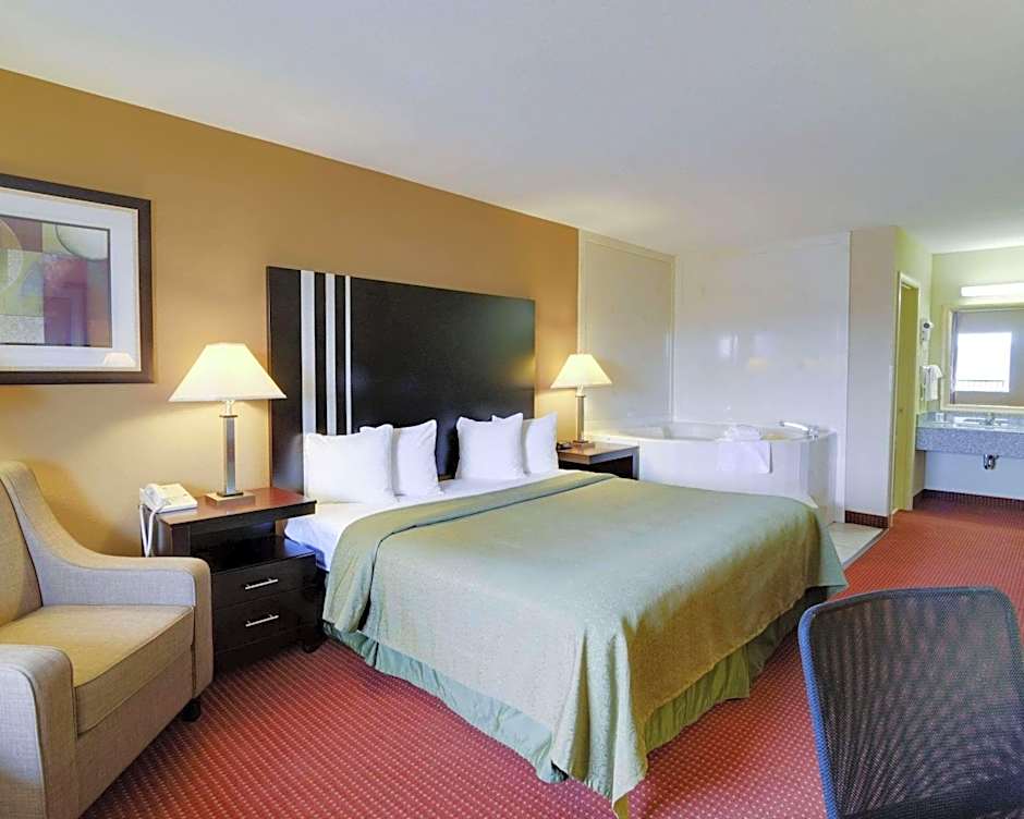 Quality Inn & Suites Clarksville