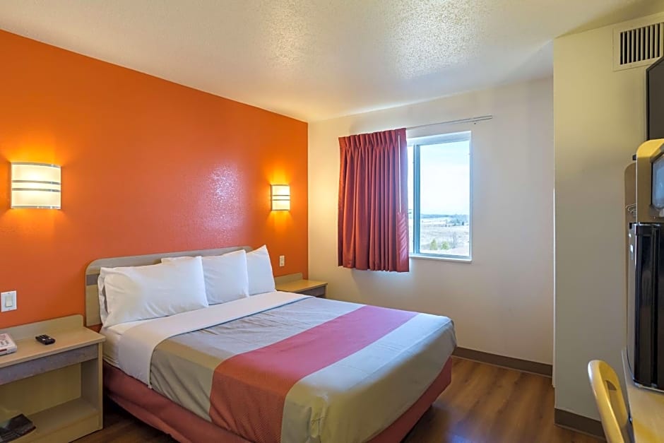 Motel 6-Dale, IN