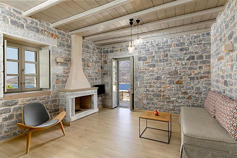 Trapela Limeni Luxury Suites