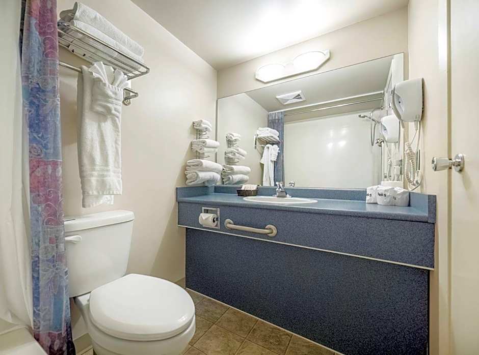 Sidney Waterfront Inn & Suites