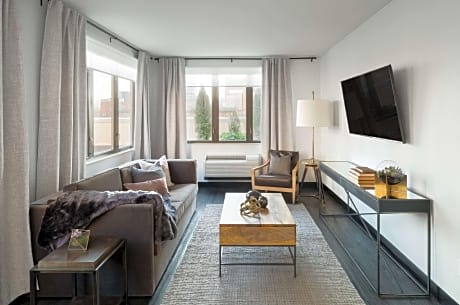 1 King 1 Bedroom Penthouse Suite