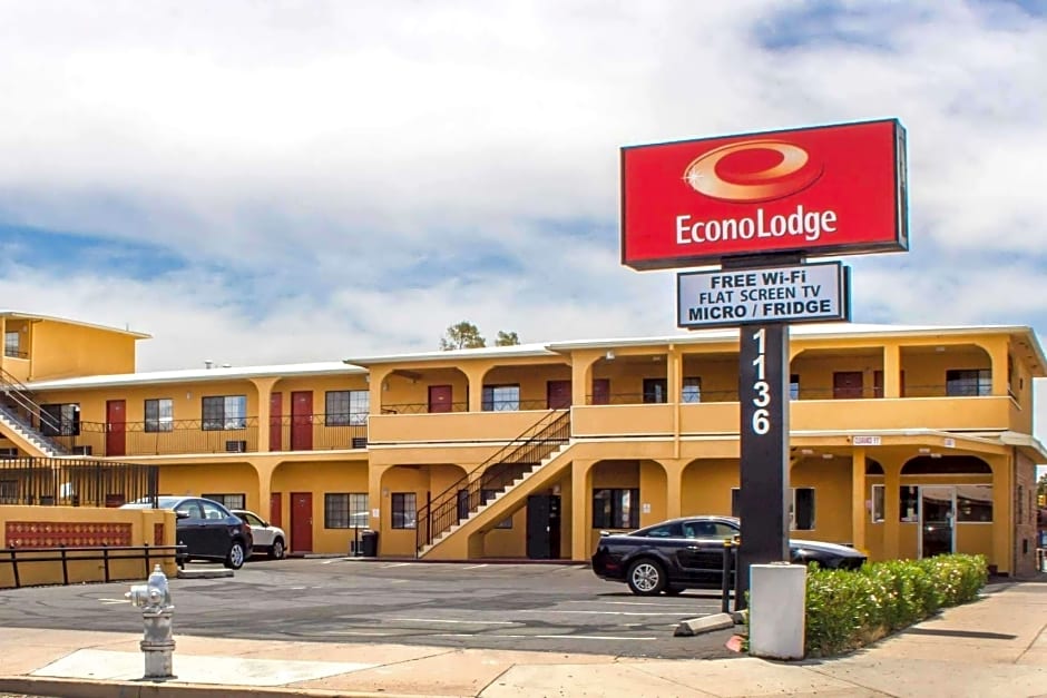 Econo Lodge University