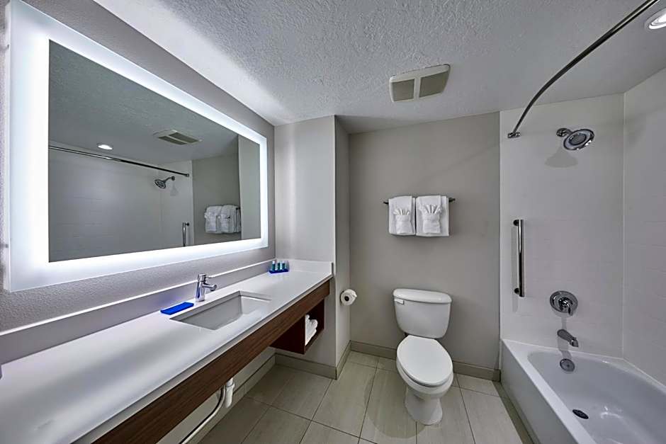 Holiday Inn Express Hotel and Suites Medford-Central Point By IHG