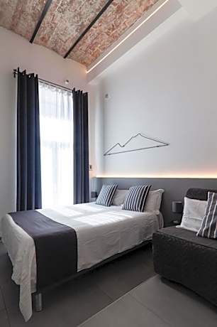 VESUCHARME SUITE Luxury Room